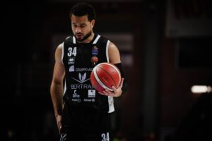 Crollo totale Bertram. Brescia stravince il big match