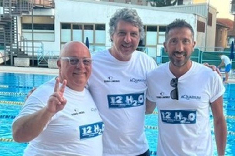 Maratona di nuoto, a Novi in 121 partecipano per aiutare il Cav