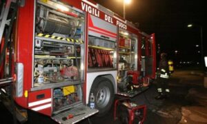 Auto cappottata, traffico in tilt: 85enne all’ospedale in codice giallo