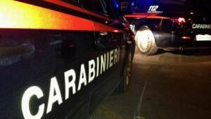 Coltello contro i Carabinieri, che usano il teaser: arrestata