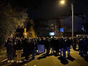 L’ultimo saluto dei suoi studenti al professore scomparso