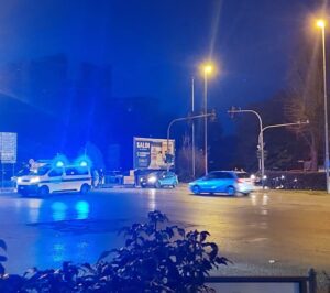 Via Marengo, scontro senza conseguenze tra auto e bici