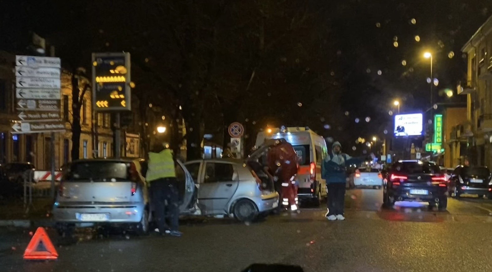 Alessandria, scontro frontale in via Casalbagliano