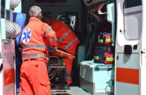 Novi Ligure: ragazzino sale sul tetto di una carrozza ferroviaria e rimane folgorato, è grave