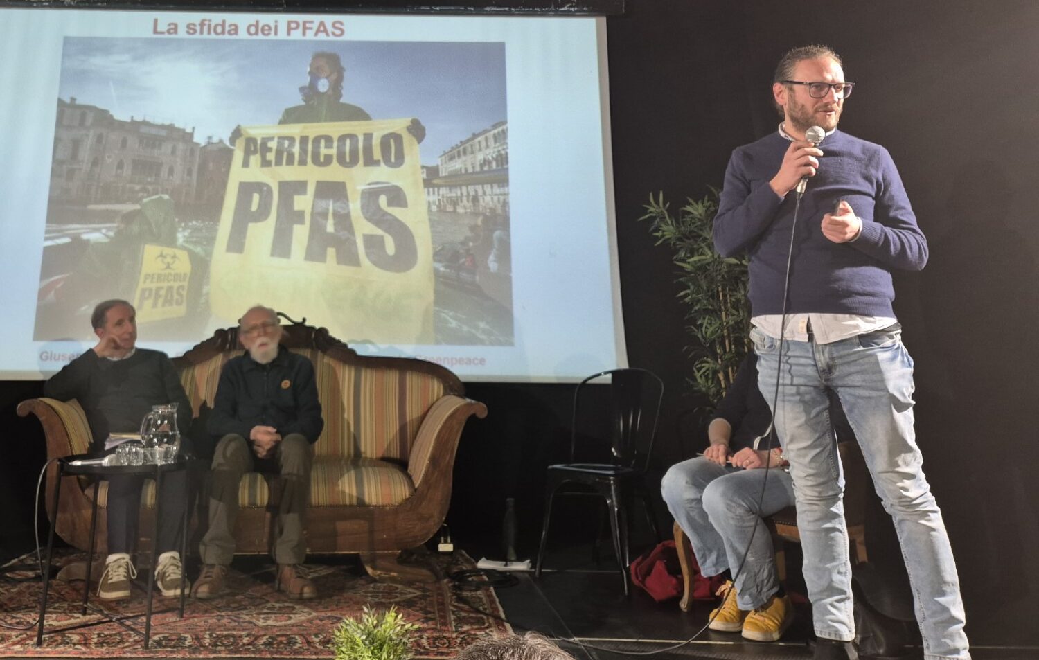 “Pfas, il nuovo amianto che inquina la nostra terra”: stasera l’incontro