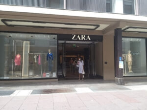 Alessandria: ruba da Zara, ma doveva già trovarsi in carcere