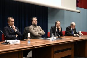 “La Lega pensa allo sviluppo. Altri manco alle buche…”