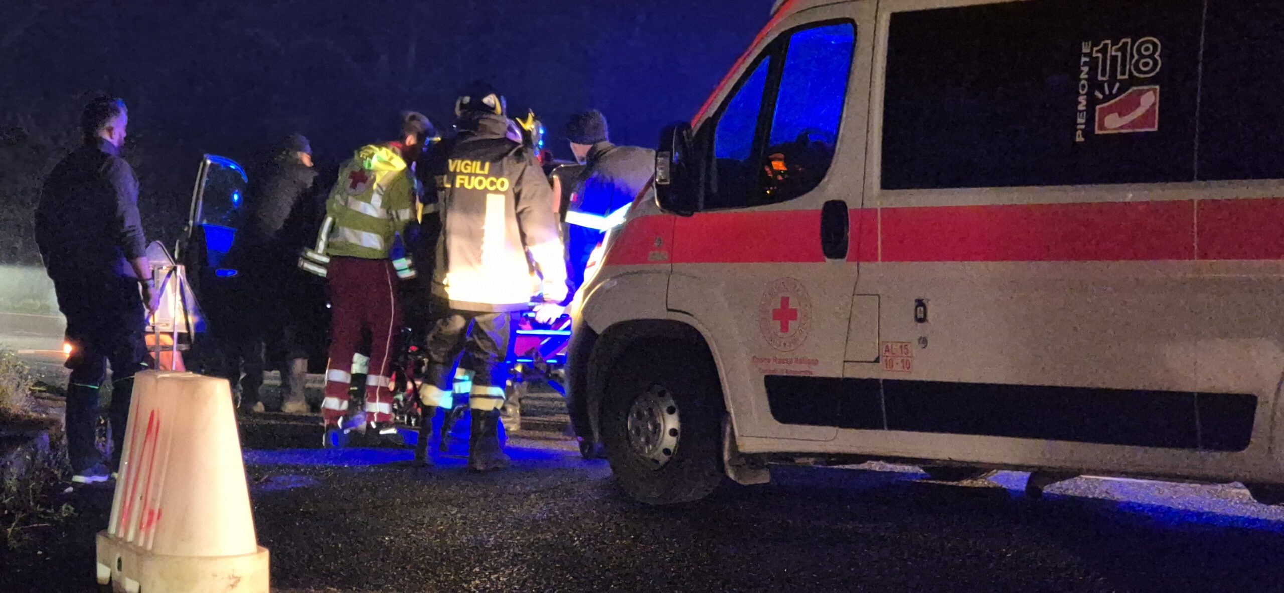 Valmadonna: scontro frontale tra 2 auto, strada chiusa per i soccorsi