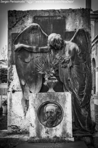 Alessandria, furto al cimitero: rubato l’angelo del pittore Gambini