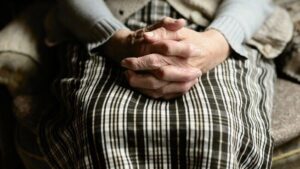 Bistagno: “Maltratta l’anziana che viveva con lei”, poi l’arresto