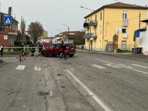 Ieri scontro sulla Casale-Asti. Il centauro in prognosi riservata