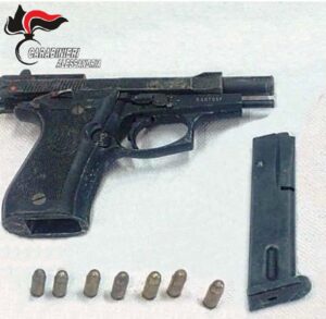 Alessandria: ritrovata a bordo strada una pistola rubata 6 anni fa