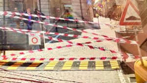 Alessandria: contromano finisce contro le fioriere danneggiandole