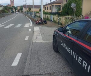 Occimiano: con la moto contro il palo della luce, giovane ferito