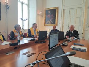 Giochi e attrezzi per ragazzi con disabilità in due parchi cittadini