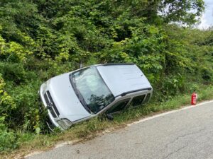 Camagna, auto fuori strada. A bordo padre e figlioletto