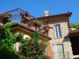 Lucciolata e beach volley, gli eventi del weekend
