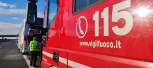 A26, principio di incendio su pullman di ragazzi