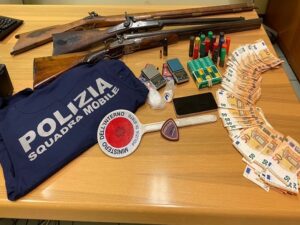 Alessandria: 59enne arrestato per evasione, spaccio e detenzione illegale di armi