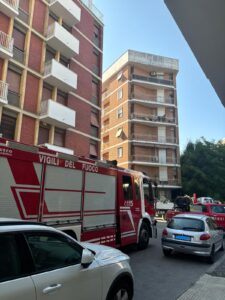 Alessandria, rimane chiusa nell’ascensore, liberata dai pompieri