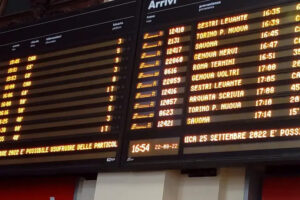Treno in super ritardo, fermo prima di Ronco Scrivia