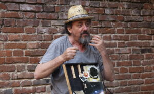 Antonio Catalano, un “Tappeto sensibile” ai Giardini Usuelli