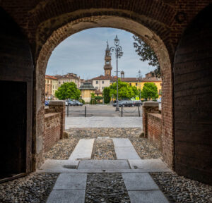 Casale: dopo i colpi al Castello, l’opposizione  porta il caso in Comune
