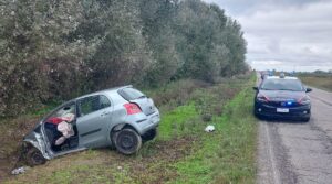 Finisce fuori strada sulla Casale-Valenza