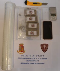 Casale, arrestato 38enne per spaccio: 400 gr. di hashish in auto