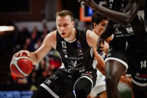 Super Strautins. Bertram piega la resistenza di Sassari