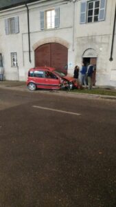 Casale, violento impatto al Ronzone: due uomini si danno alla fuga