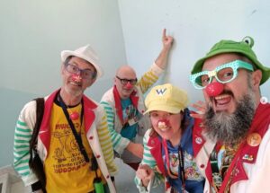 Alessandria, i Clown Vip festeggiano 20 anni con una passeggiata del sorriso