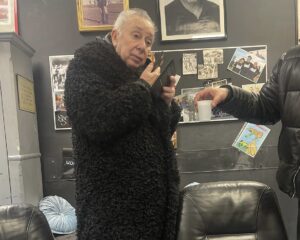 C’e Lele Mora da Incontro Abbigliamento ad Astuti