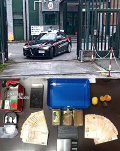 Acqui Terme, arrestata con hashish e cocaina: sequestrati 5.000 euro
