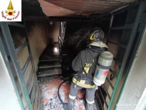 Alessandria, incendio in un edificio abbandonato in via Giordano Bruno