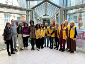 I Lions di Alessandria donano un furgone refrigerato alla Caritas