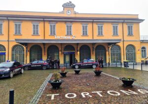 Tortona, spaccio alla stazione: un arresto e due segnalazioni