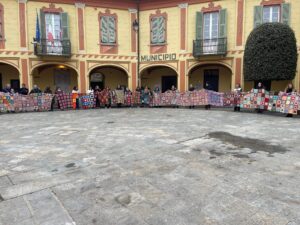 Carpeneto, la coperta da record presentata a “Cortili fioriti”