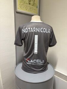 Grigio, numero 1. Per Notarnicola