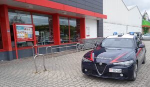 Furti nei parcheggi dei supermercati: due denunciati ad Acqui Terme