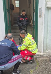 Alessandria: aggredisce e malmena la mamma che scappa in strada