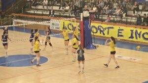 Acrobatica chiude con un 3/0 e l’abbraccio delle giovani