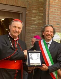 Conclave, San Salvatore fa il tifo per Artime