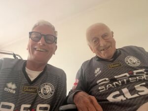 Addio a Luciano Notte, davanti al pullman dei Grigi con la maglia numero 90