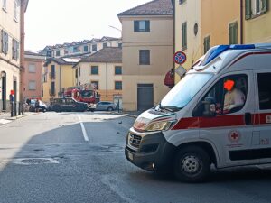Novi Ligure: allarme in via Verdi, tegole lanciate in strada