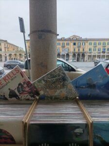 Vinili, danza rinascimentale e teatro: gli eventi di domenica