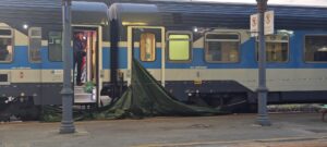 Tortona: tragedia in stazione, muore investito dal convoglio. Traffico interrotto