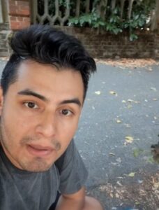 Un sacchetto per cambiare Valenza: Rodrigo raccoglie i rifiuti nel tempo libero