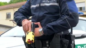 Alessandria, Sinistra Italiana: «Il taser? Non è sicurezza»
