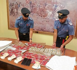 Dodici chili di hashish e 11mila euro in contanti: due arresti nel Tortonese